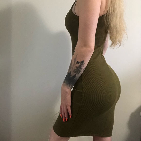 Forever 21 slim fitting olive dress - Picture 1 of 4